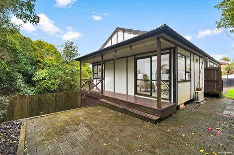 Photo of property in 3/39 Sunnynook Road, Forrest Hill, Auckland, 0620