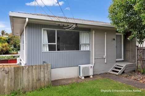 Photo of property in 2/42 Sheridan Drive, New Lynn, Auckland, 0600