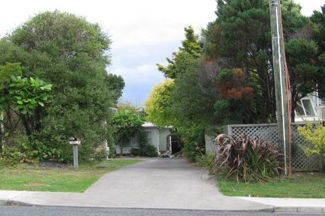 Photo of property in 1070a Beach Road, Torbay, Auckland, 0630