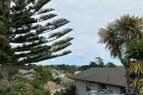 Photo of property in 12 Lewisham Street, Highland Park, Auckland, 2010