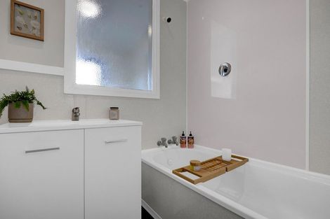 Photo of property in 5 Disraeli Street, Hawera, 4610