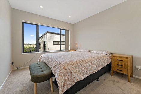 Photo of property in 50d Sandgate Avenue, Botany Downs, Auckland, 2010