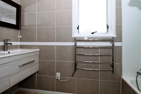 Photo of property in 16 Orton Street, Glenfield, Auckland, 0627