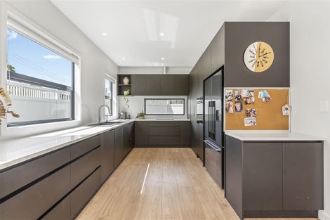 Photo of property in 20 Lynton Road, Bucklands Beach, Auckland, 2012