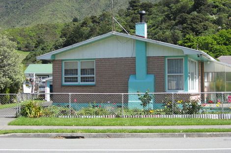 Photo of property in 27 Kent Street, Picton, 7220