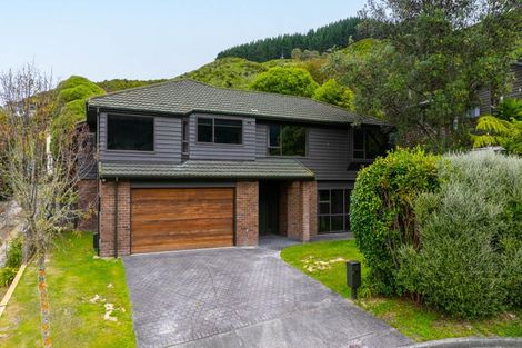 Photo of property in 15 Duval Grove, Tawa, Wellington, 5028