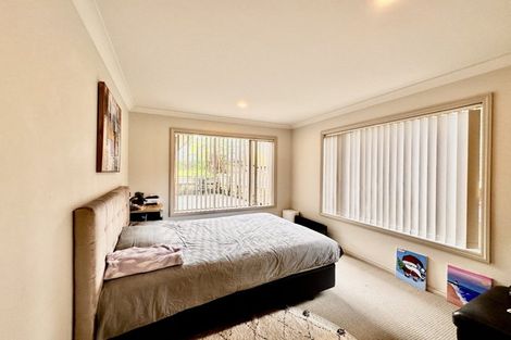 Photo of property in 12 Keating Rise, Northcross, Auckland, 0632