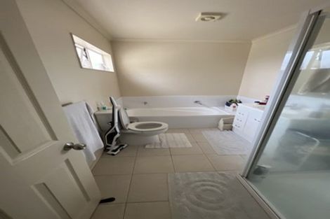 Photo of property in 8 Jomard Terrace, Northcross, Auckland, 0632