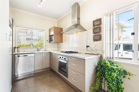 Photo of property in 15 Mulvaney Crescent, Henderson, Auckland, 0612