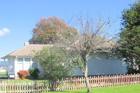 Photo of property in 24 Smythe Road, Henderson, Auckland, 0612