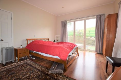 Photo of property in 21 Grassmere Road, Henderson Valley, Auckland, 0612