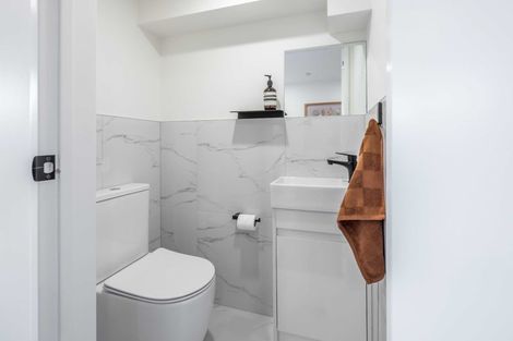 Photo of property in 9/5 Hikurangi Street, Te Atatu Peninsula, Auckland, 0610