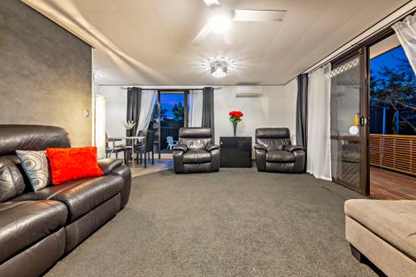 Photo of property in 18 Horlicks Place, Randwick Park, Auckland, 2105