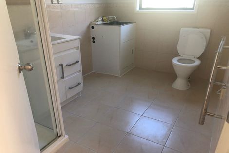 Photo of property in 5 Angeline Place, Massey, Auckland, 0614