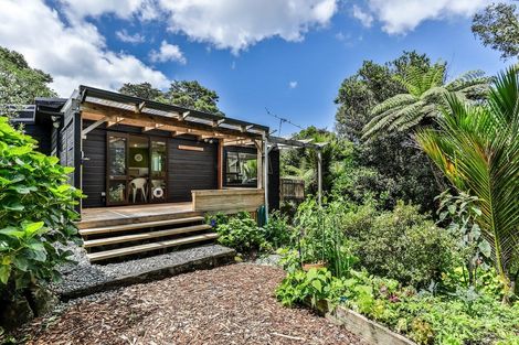 Photo of property in 37 York Road, Titirangi, Auckland, 0604