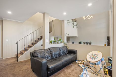 Photo of property in 5 Chateau Rise, Flat Bush, Auckland, 2016