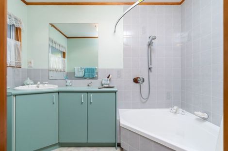 Photo of property in 8 Merehai Place, Snells Beach, 0920