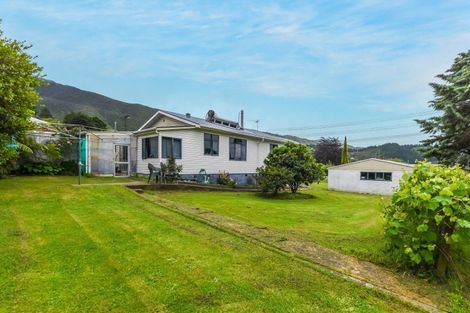 Photo of property in 60 Kent Street, Picton, 7220