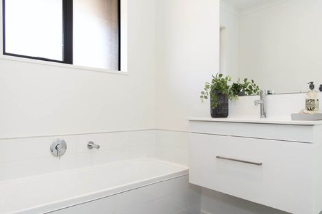 Photo of property in 35 West Plains Road, Waikiwi, Invercargill, 9810