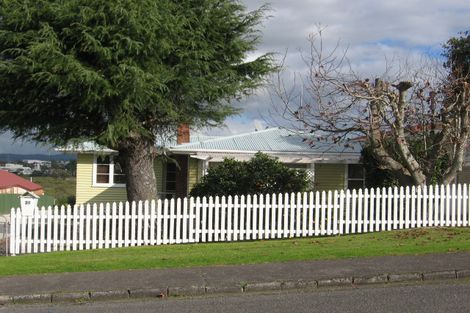 Photo of property in 24 Waione Avenue, Te Atatu Peninsula, Auckland, 0610