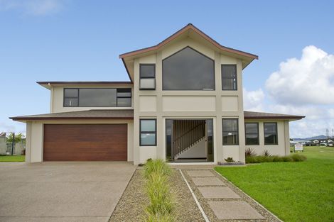 Photo of property in 10 Hei Esplanade, Whitianga, 3510