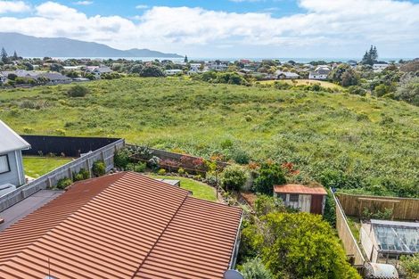 Photo of property in 63 Queens Road, Waikanae Beach, Waikanae, 5036
