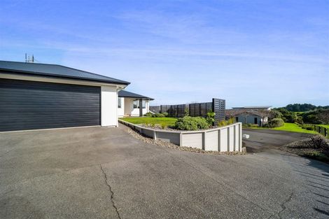 Photo of property in 4 Vardon Way, Waiwhakaiho, New Plymouth, 4312