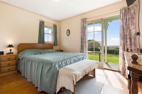 Photo of property in 5 Mcleod Road, South Head, Helensville, 0874