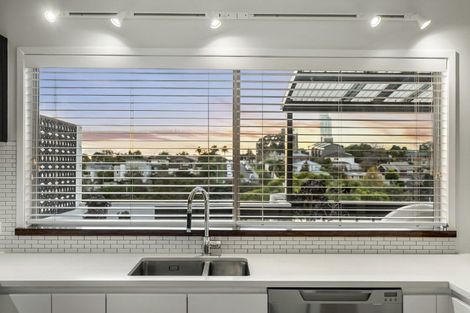 Photo of property in 1/23 Hart Road, Hauraki, Auckland, 0622