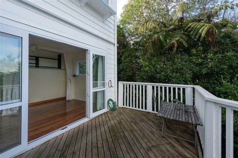 Photo of property in 118 Kelburn Parade, Kelburn, Wellington, 6012