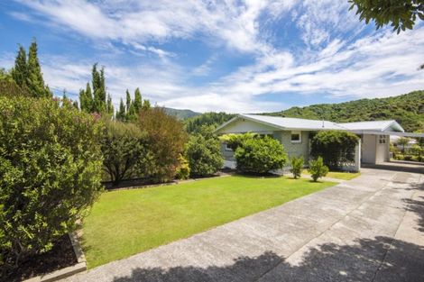 Photo of property in 141 Waikawa Road, Picton, 7220