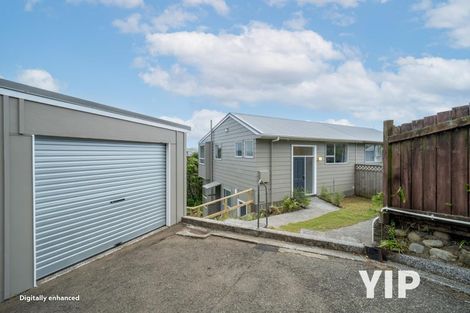 Photo of property in 29a Chetwode Grove, Newlands, Wellington, 6037
