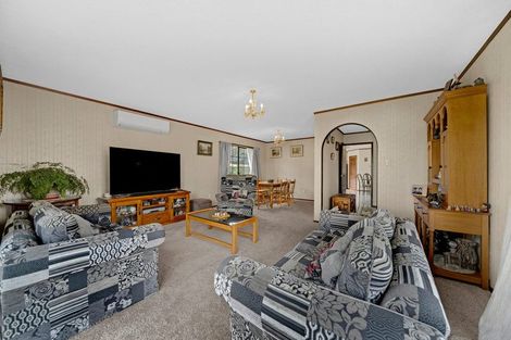 Photo of property in 11 Jessika Place, Conifer Grove, Takanini, 2112