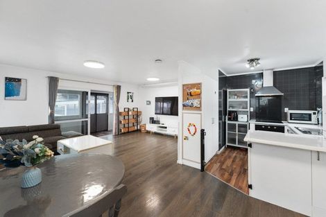 Photo of property in 33a Lilburn Crescent, Massey, Auckland, 0614