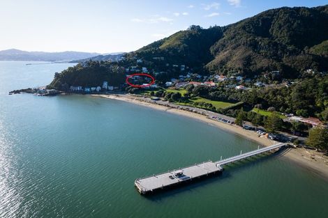 Photo of property in 13a Ferry Road, Days Bay, Lower Hutt, 5013