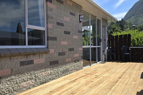 Photo of property in 46 York Street, Picton, 7220