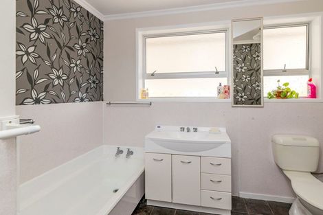 Photo of property in 10 Regal Street, Levin, 5510