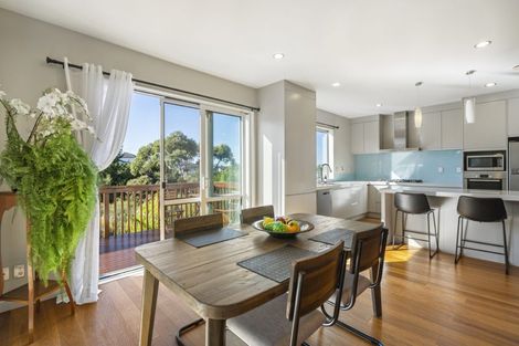 Photo of property in 5 Bintulu Place, Fairview Heights, Auckland, 0632