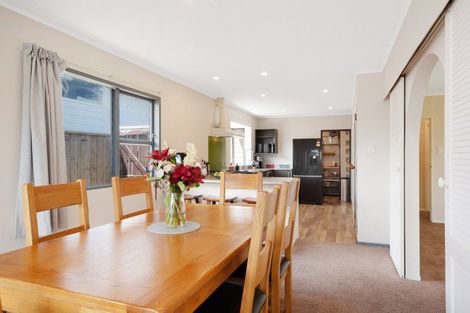 Photo of property in 34 Edgecombe Street, Newlands, Wellington, 6037