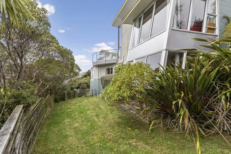 Photo of property in 5 Cavalry Close, Crofton Downs, Wellington, 6035