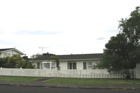 Photo of property in 2/44 Holland Road, Hillcrest, Auckland, 0627