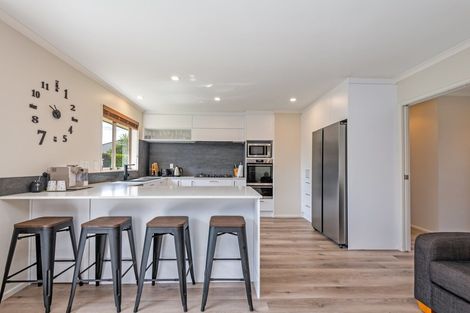 Photo of property in 6 Orlando Way, Kelvin Grove, Palmerston North, 4414