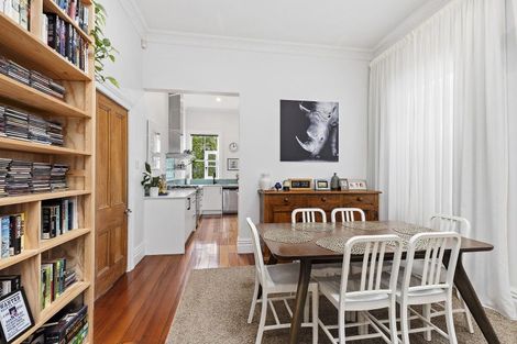 Photo of property in 17 Myrtle Crescent, Mount Cook, Wellington, 6021