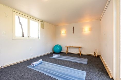 Photo of property in 36 Apu Crescent, Lyall Bay, Wellington, 6022