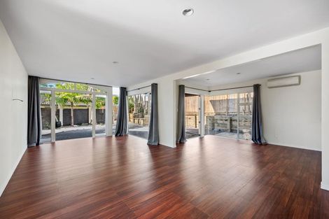 Photo of property in 2/13 Stoneleigh Court, Sunnynook, Auckland, 0632