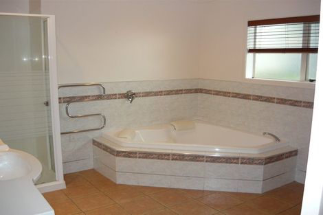 Photo of property in 27a St Annes Crescent, Wattle Downs, Auckland, 2103