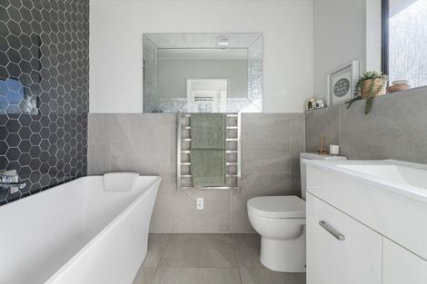 Photo of property in 27 Pohutukawa Avenue, Shelly Park, Auckland, 2014