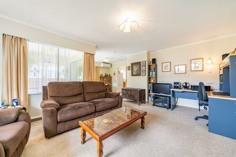 Photo of property in 1a Oak Street, Ebdentown, Upper Hutt, 5018