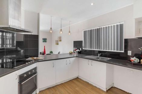 Photo of property in 2/25 Solveig Place, Randwick Park, Auckland, 2105