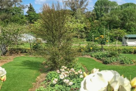 Photo of property in 20 Paraekaretu Street, Hunterville, 4730